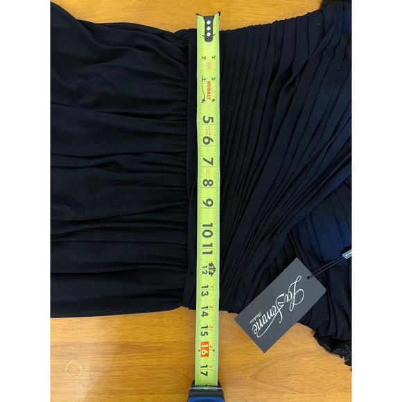 NWT La Femme Gown 29772 Floral
Embroidered Sheath Dress in Black Size 8 - Picture 11 of 11